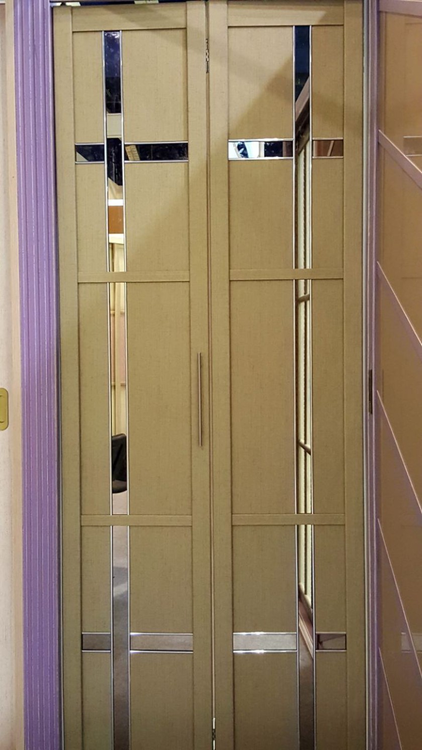 Двери гармошка шпонированные с зеркальным декором Искитим