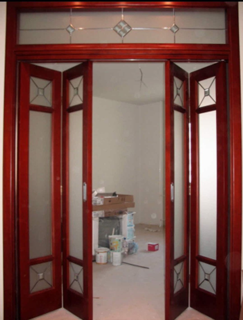 Дверь гармошка с декоративными стеклянными вставками Искитим